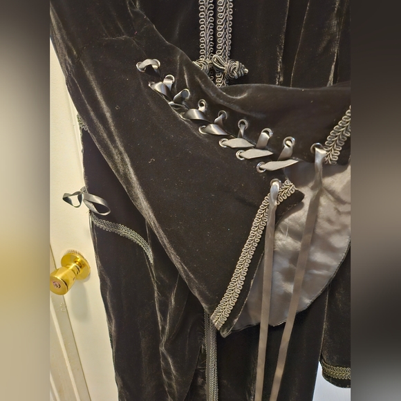 Lip Service Blacklist Velvet Robe - Picture 4 of 7